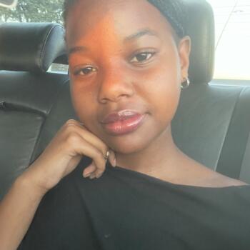 Babysitter in Cape Town: Zandile