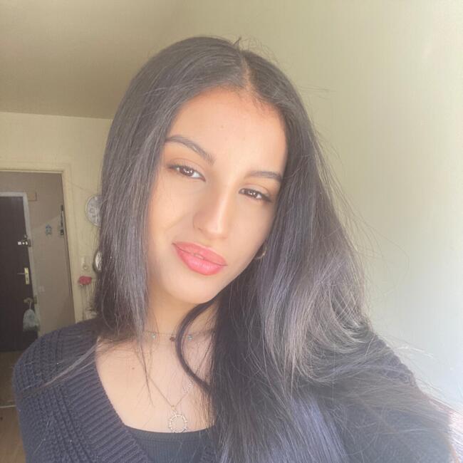 Babysitter in Clermont-Ferrand: Yasmine