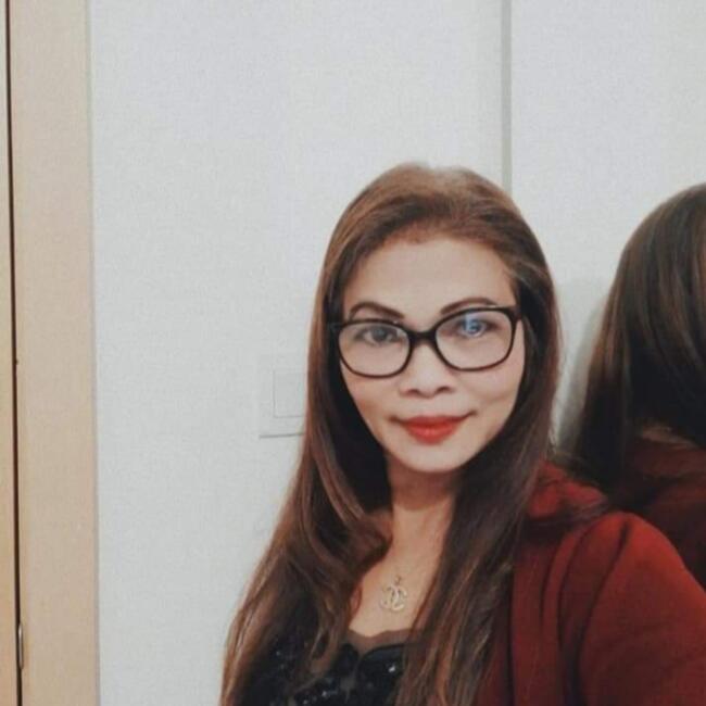 جليسة أطفال في Jazīrat Abū Z̧aby: Julie