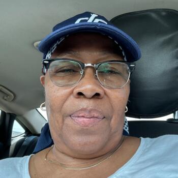 Babysitter in Clinton: Linda