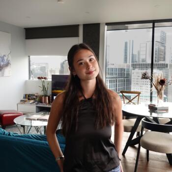 Babysitter in Sydney: Mia
