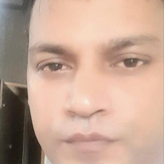 वाराणसी में बेबीसिटर: Subhash