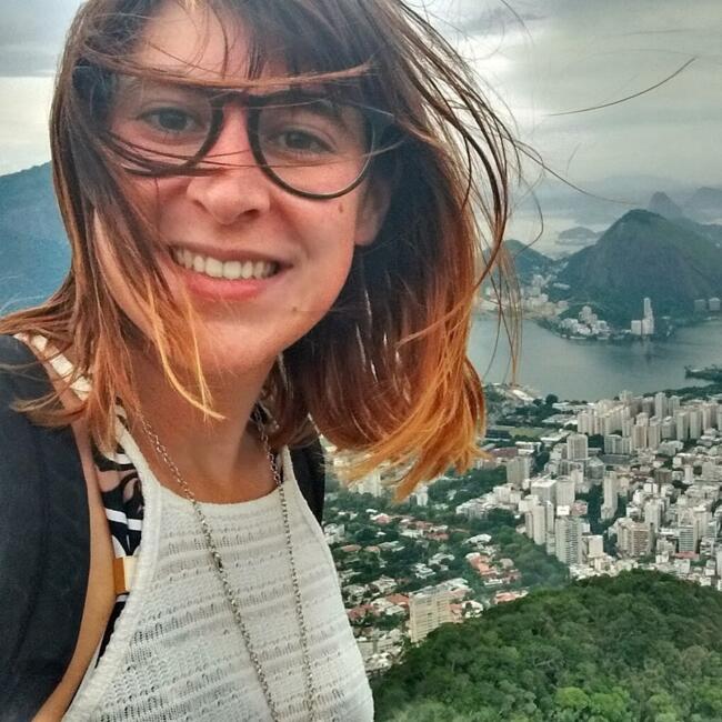 Trabalho de babysitting em Ferro: Laura