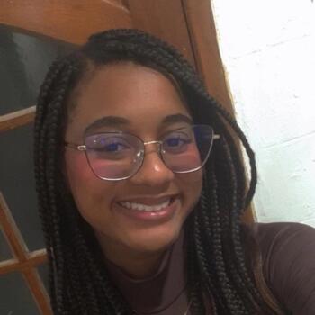 Babysitter in Juiz de Fora: Larissa