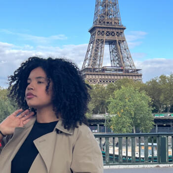 Babysitter in Clichy: Maya