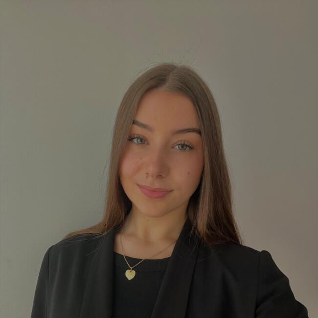 Babysitter in Massy: Lola