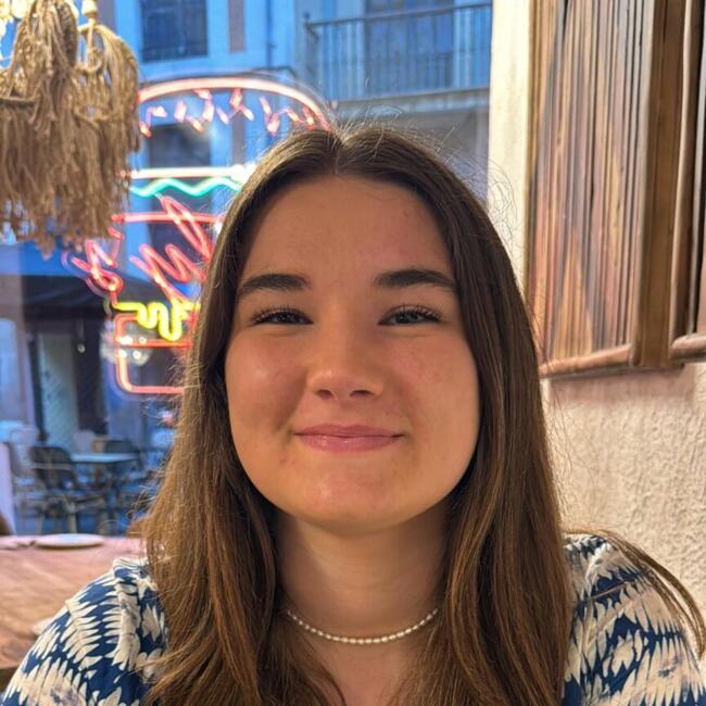 Babysitter in Llanera: Anna