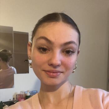 Babysitter in Neufchâteau: Louane