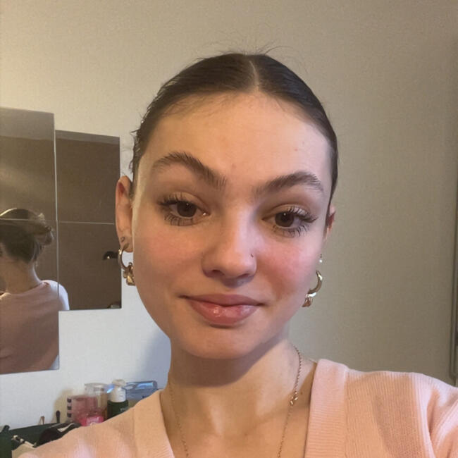 Babysitter in Neufchâteau: Louane