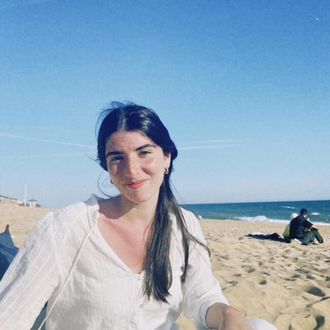 Babysitter in Beja: Ana