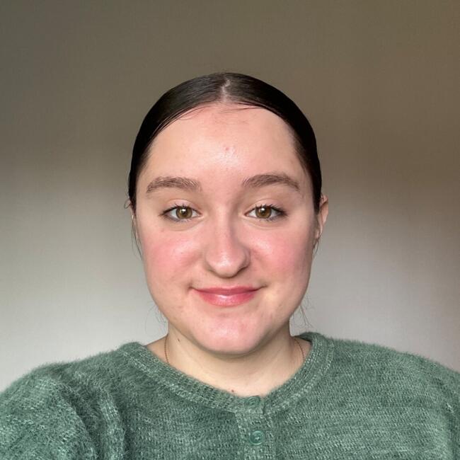 Babysitter in Villenave-d'Ornon: Jade