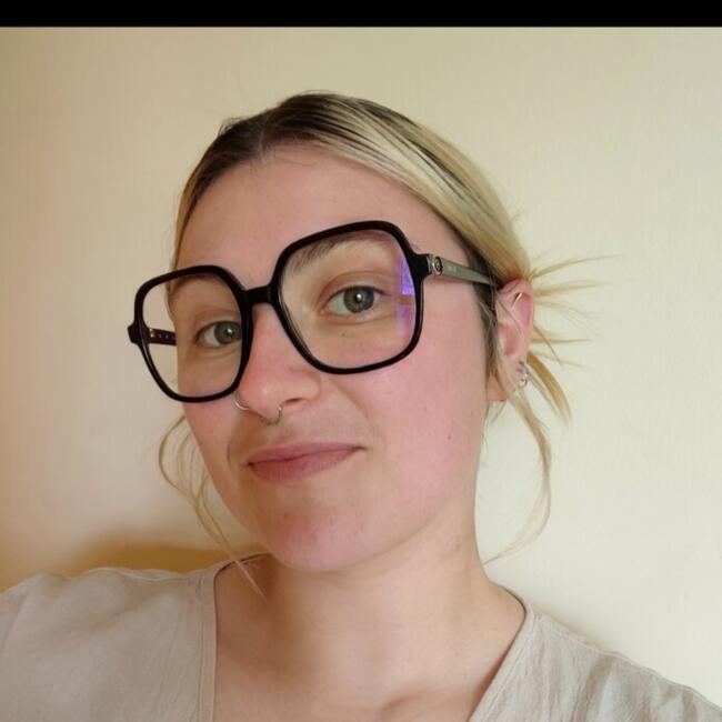Babysitter in Civaux: Manon