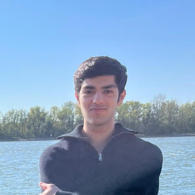 Bébiszitter Budapest területén: Shahwaiz