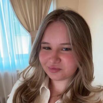 Babysitter in Sânandrei: Angelina