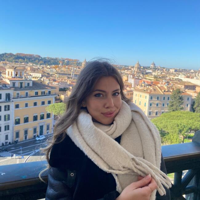 Babysitter in Rome: Iris