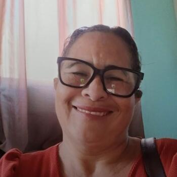 Babysitter Recife: Iara