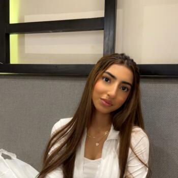 Babysitter Glasgow: Hamna Khan