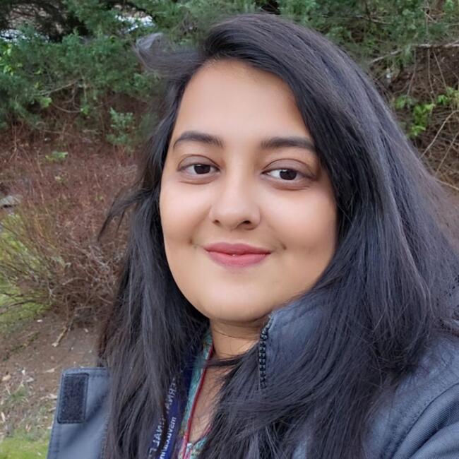 Baby-sitter in Dartmouth: Farha