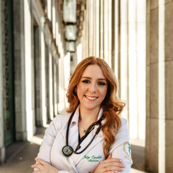 Babá Serra: Julye Caroline