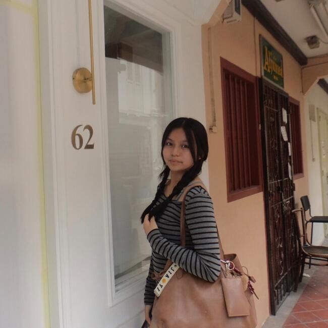 Babysitter in Singapore: Alexis