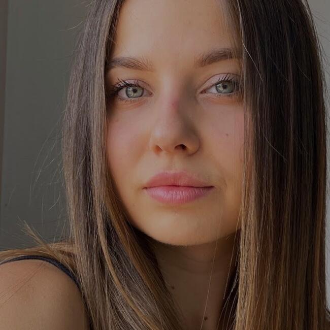 Job de garde d'enfants à La Salle-les-Alpes: Alona