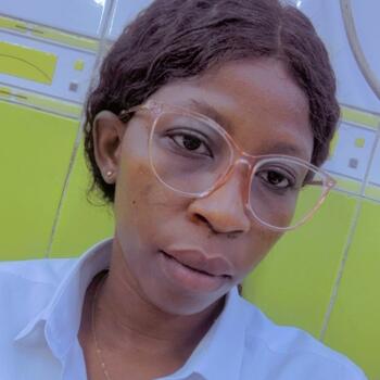 جليسة أطفال في دبي: Ella