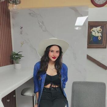 Babysitter in Ojo de Agua: Claudia