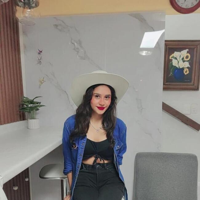 Babysitter in Ojo de Agua: Claudia