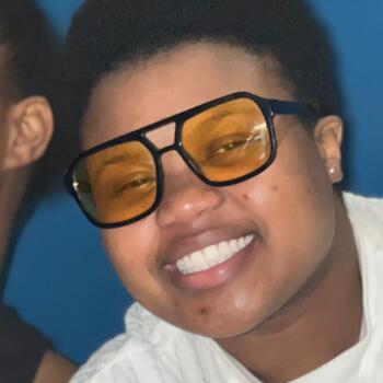 Babysitter in Motherwell: Sithenkosi