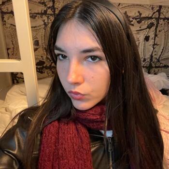 Babysitter in Saint-Jacques-sur-Darnétal: Lahina