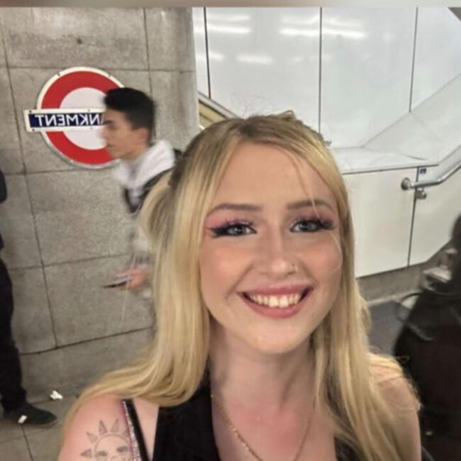 Babysitter in Bushey: Jade