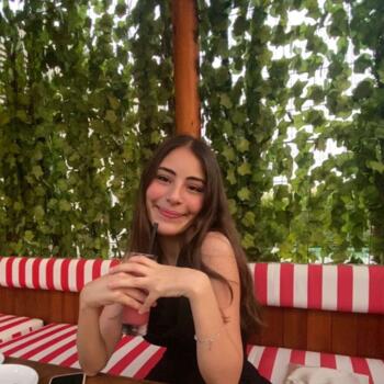 בייביסיטר ב- שטרסבורג: Malak