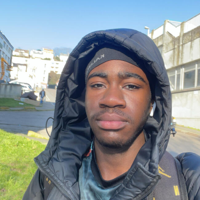 Babysitter in Le Havre: Awwal