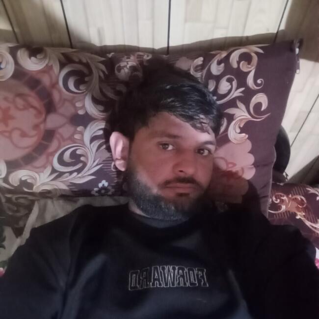 وظيفة جليسة أطفال في الرياض: Nasir