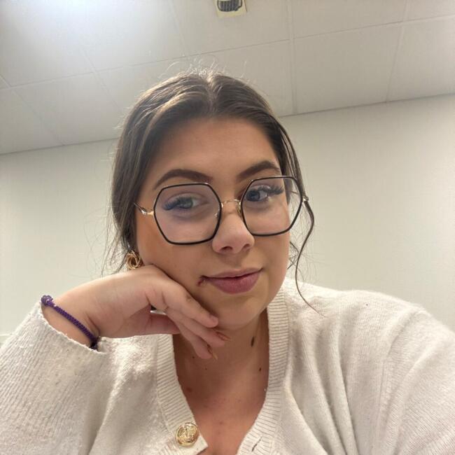 Babysitter in Saint-Christophe-en-Bresse: Lea