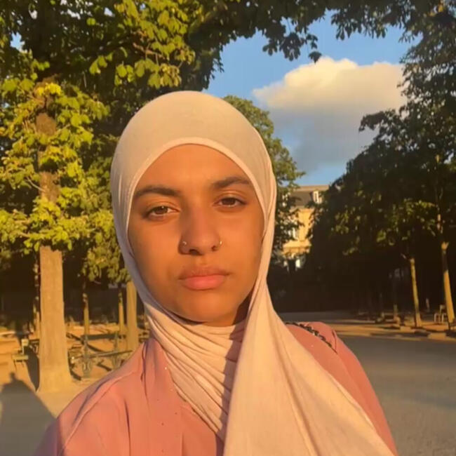 Babysitter in Paris: Safiya