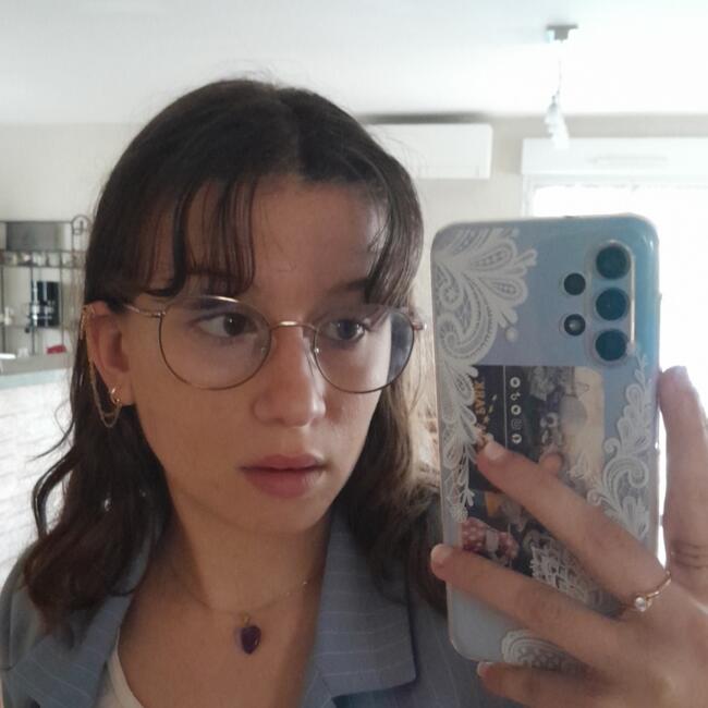 Babysitter in Dijon: Anais