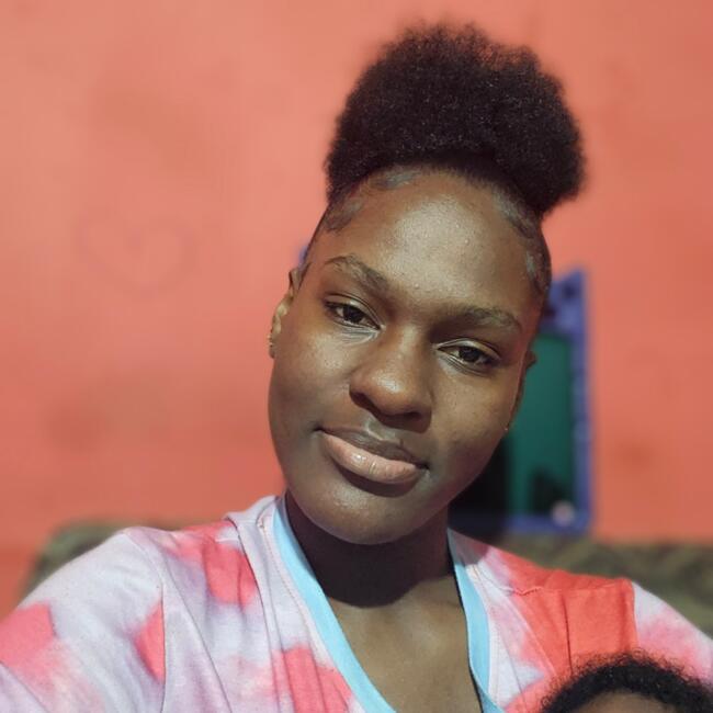 Babysitter in Ewarton: Davia