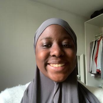 Babysitter in Le Mesnil-le-Roi: Aminata