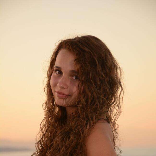 Babysitter in Avernes: Louise