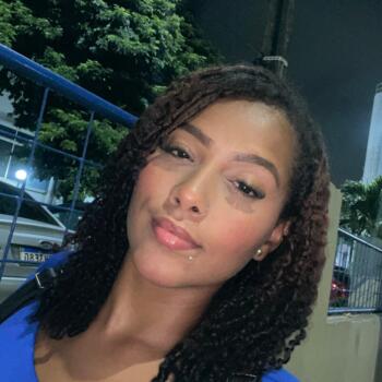 Babá em Recife: Layanne