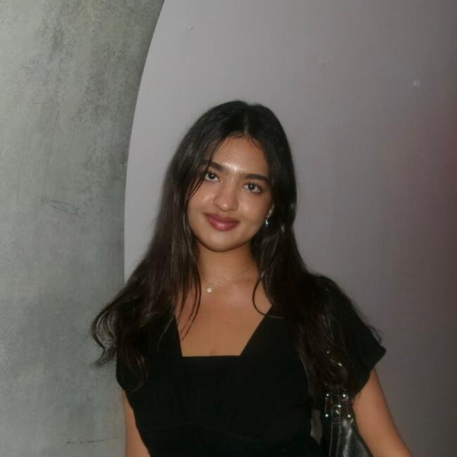 Babysitter in London: Ainthini