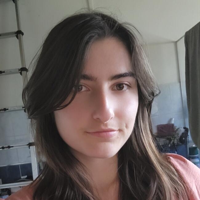Babysitter in Servon: Elisa