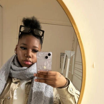 Babysitter in Sceaux: Maya