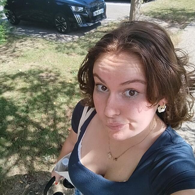 Babysitter in Mont-Saint-Aignan: Violette
