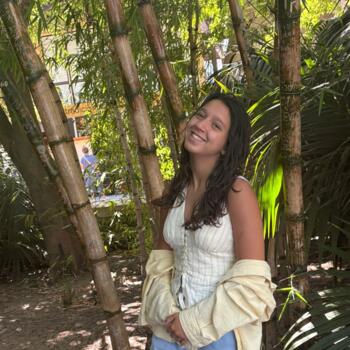 Babysitter em Agualva: Luana
