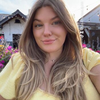 Babysitter in Sterling: Charlee