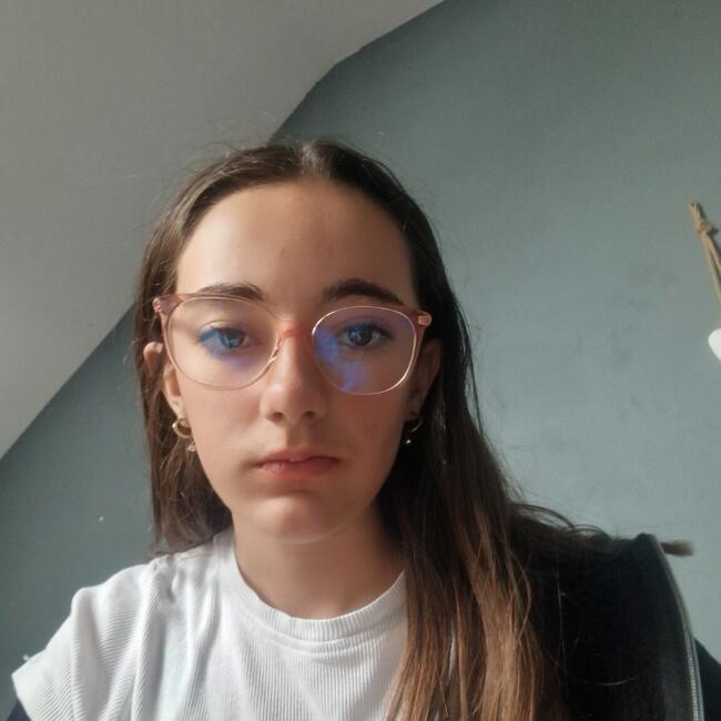 Babysitter in Southampton: Mia