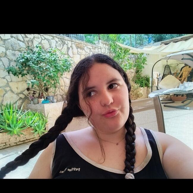 בייביסיטר ב- ירושלים: מיה