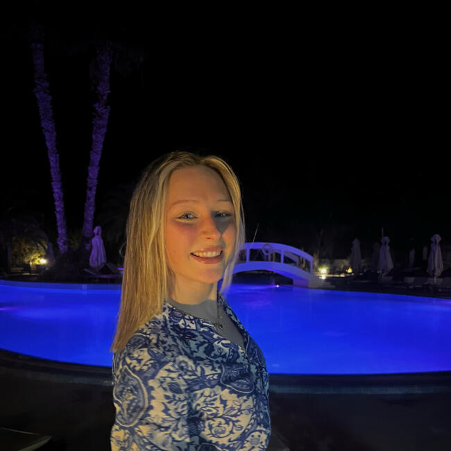 Babysitter in Vieux-Berquin: Ellie